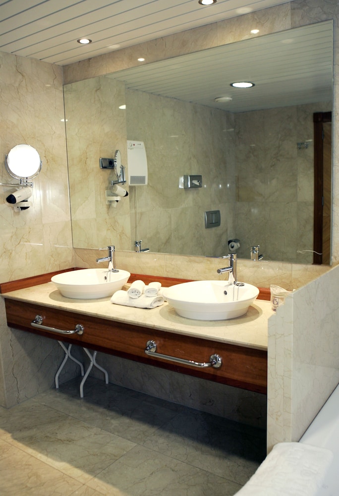Premium Suite, Hot Tub, Garden View - Photo 9