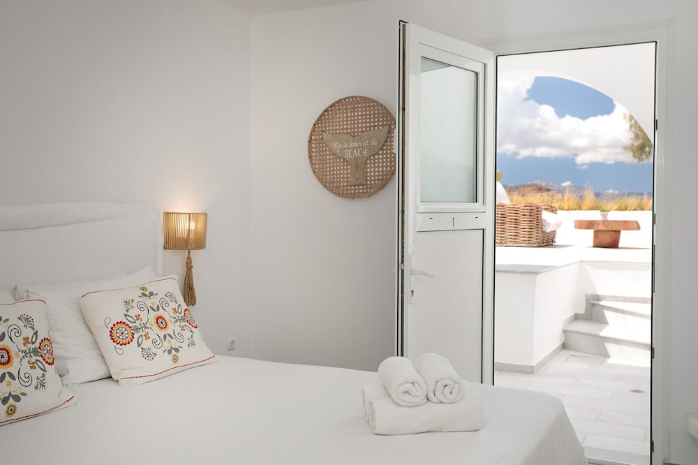 Economy Triple Room, Partial Sea View - Photo 5