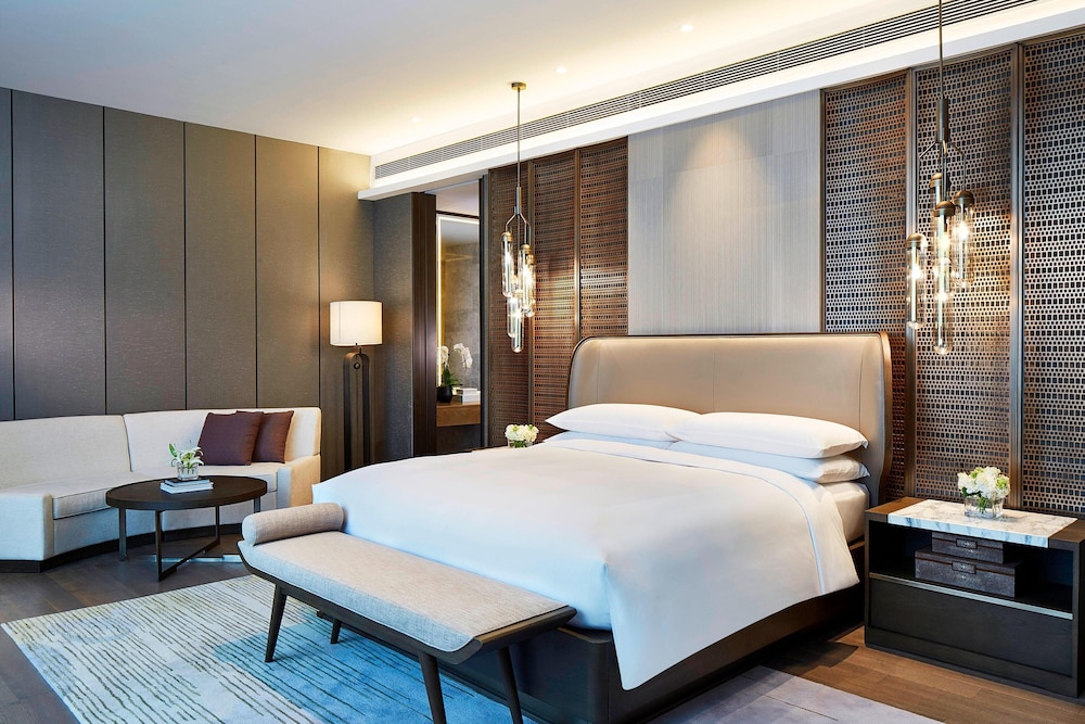 Room, 1 King Bed, River View