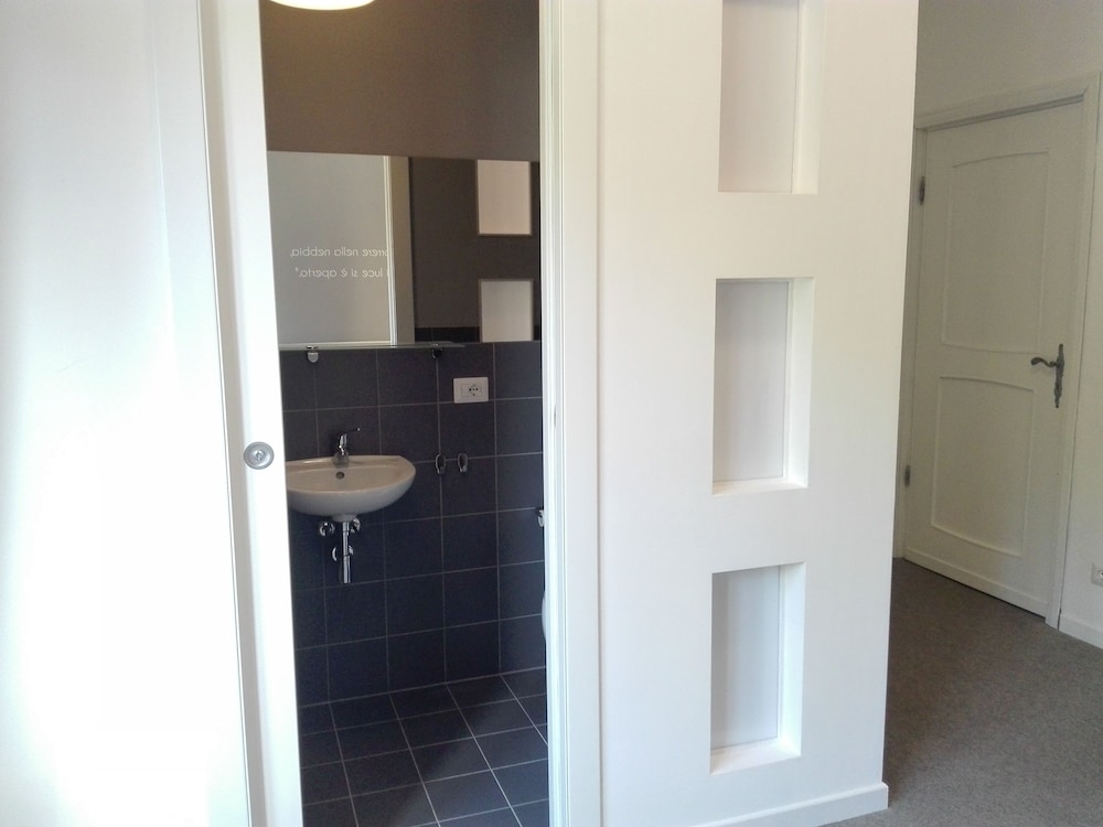 Double Room, Ensuite, City View photo 3