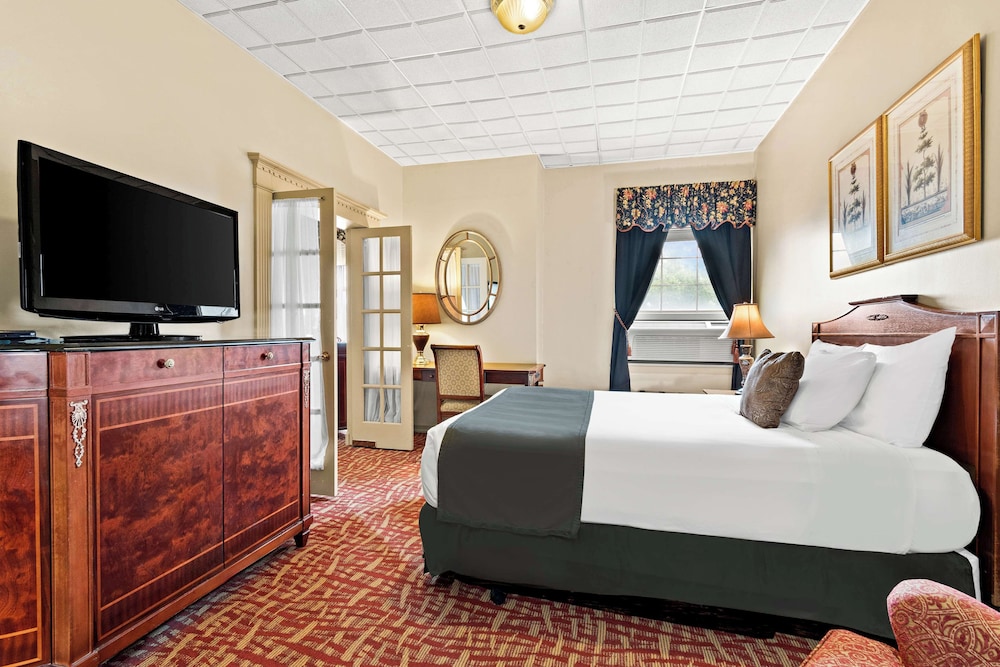 Suite, Multiple Beds, Non Smoking, Kitchenette (Living Room)