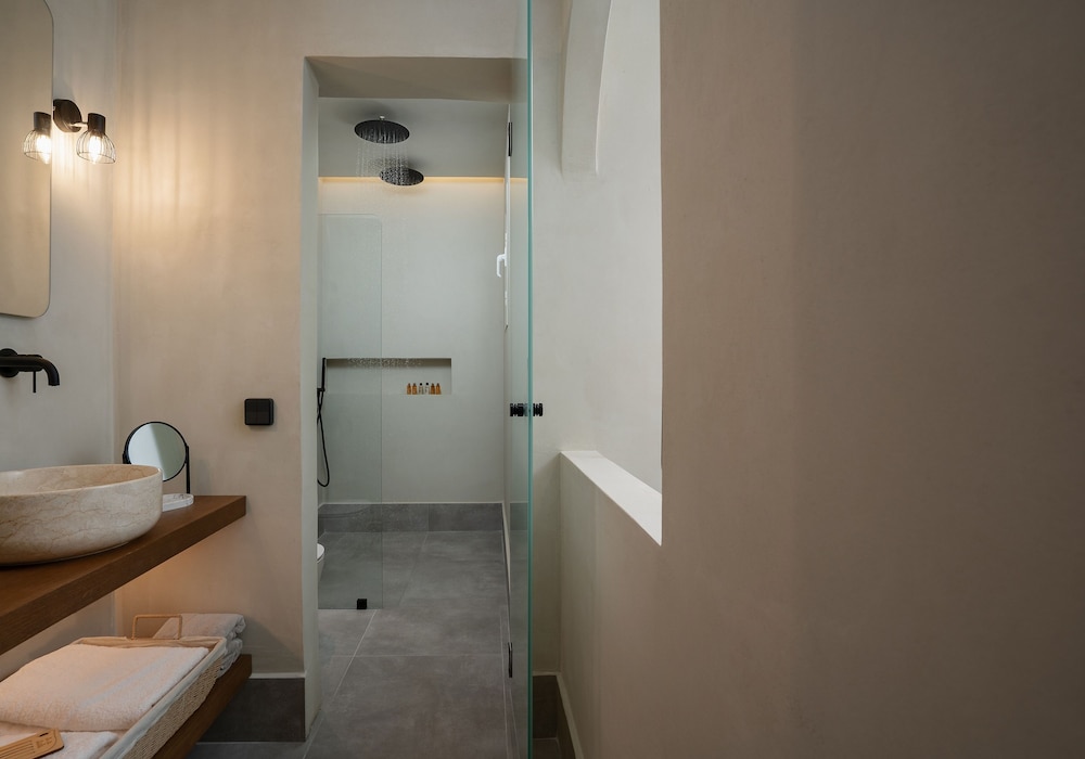 Superior Studio Suite - Photo 11