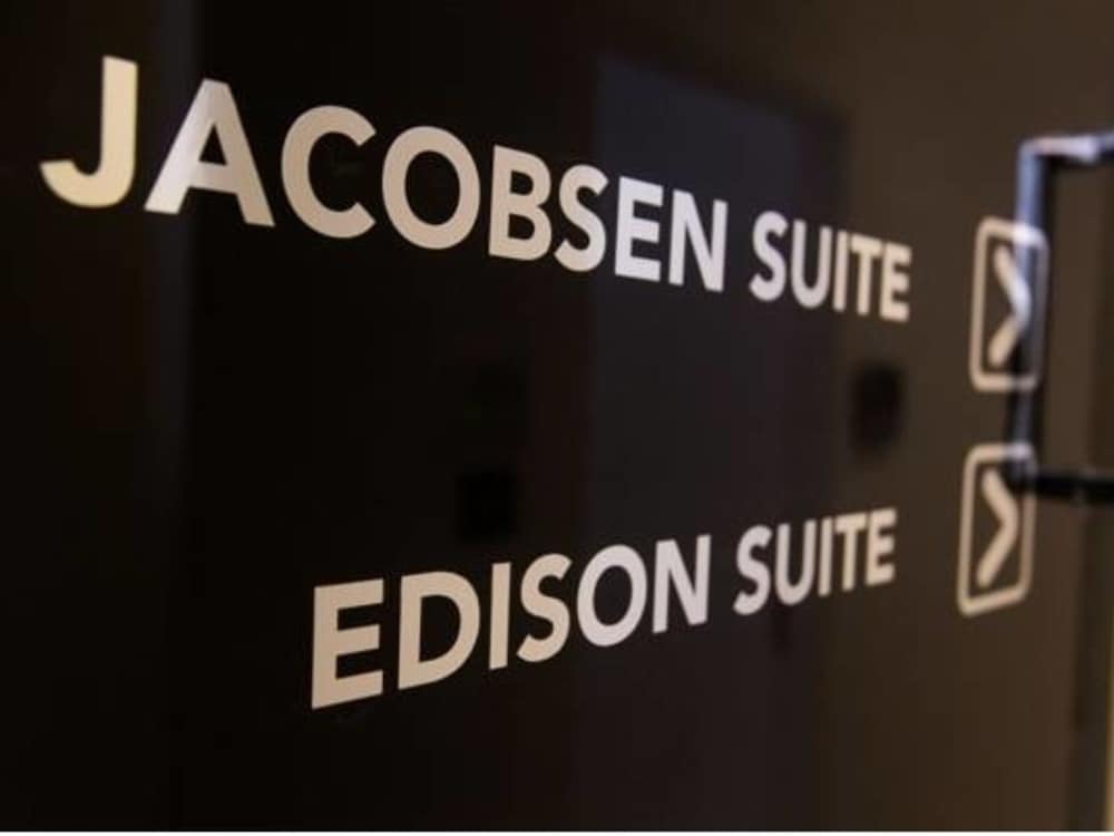 Standard Suite, Private Bathroom (Edison Suite) photo 3