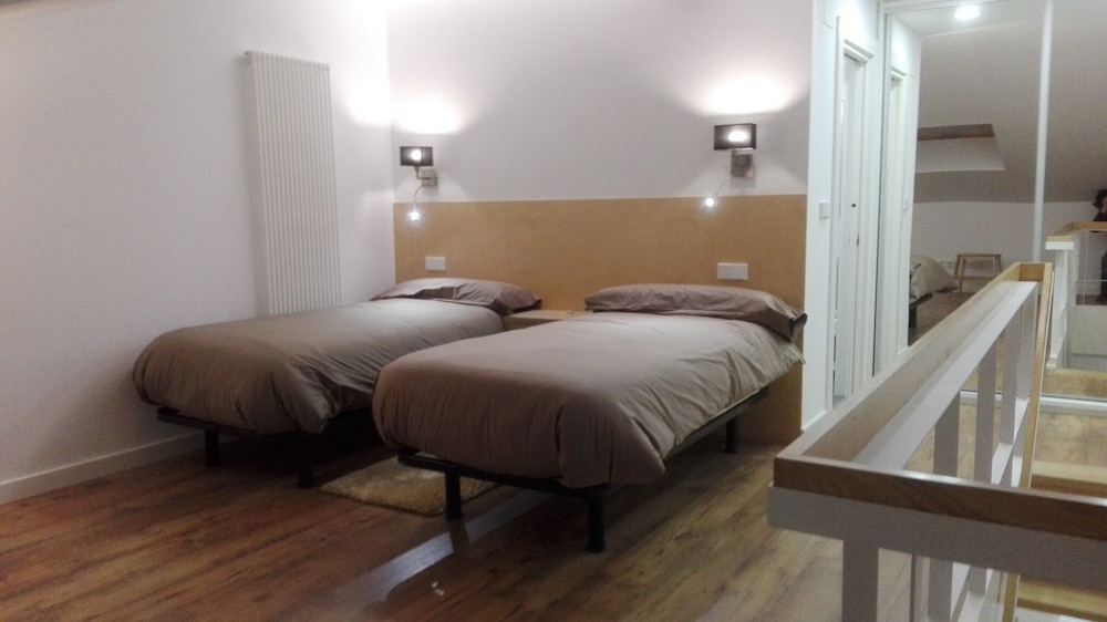 Standard Duplex, Private Bathroom (Dos camas 5 personas) photo 2