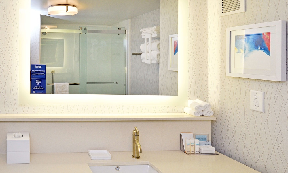 Suite, 1 King Bed, Non Smoking - Photo 8