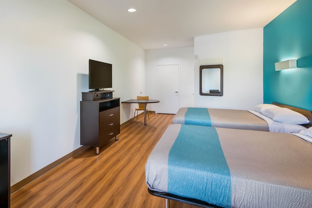 Deluxe Room, 2 Queen Beds, Non Smoking, Refrigerator & Microwave - Photo 1