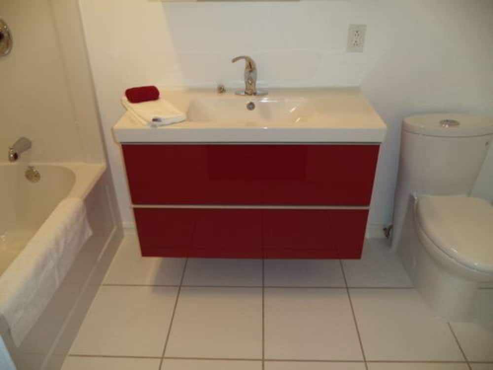 Room (Queen Room with Shared Bath) photo 1