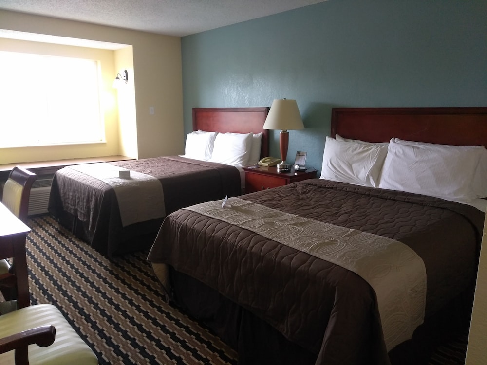 Room - Photo 9