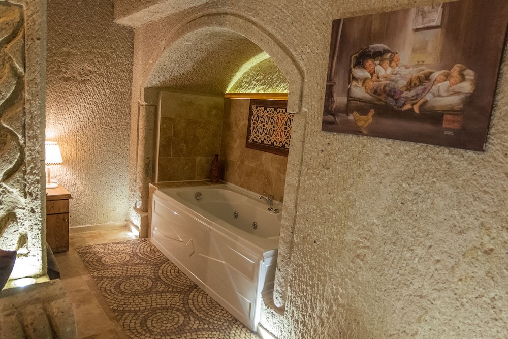 Royal Room, Jetted Tub