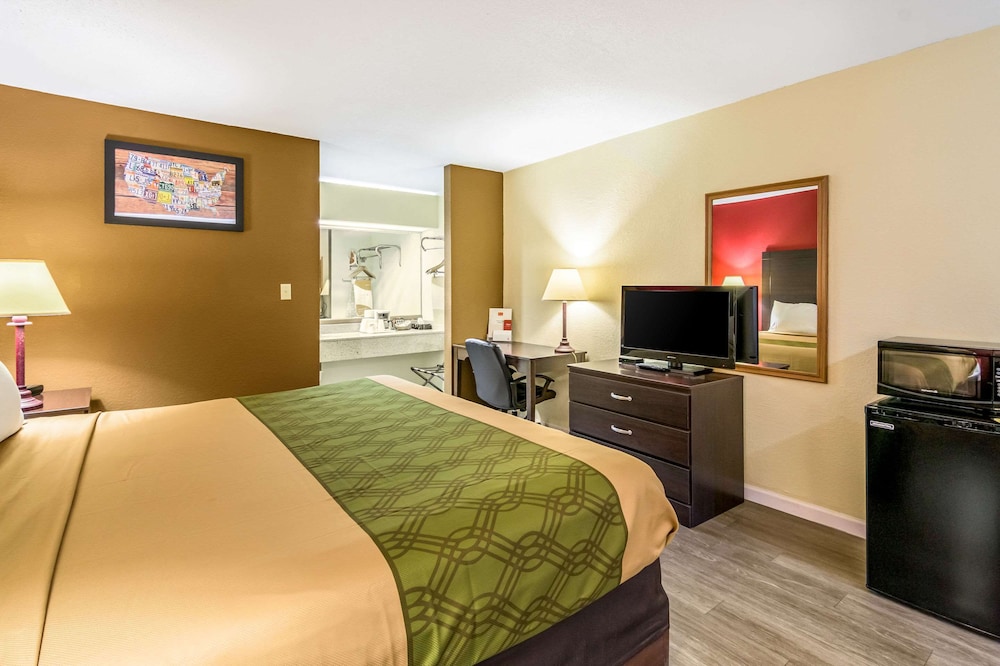 Standard Room, 1 King Bed, Non Smoking - Photo 2