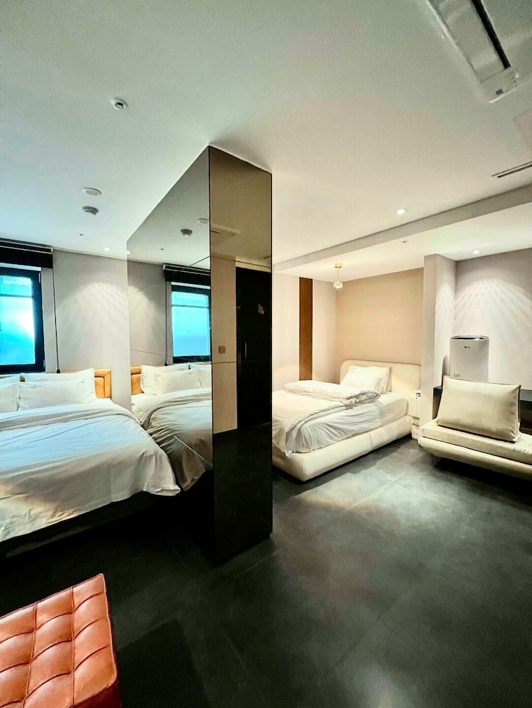 Signature Triple Room