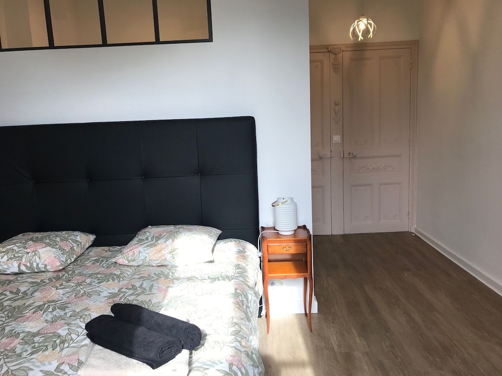Double or Twin Room, 1 King Bed, Garden View photo 1