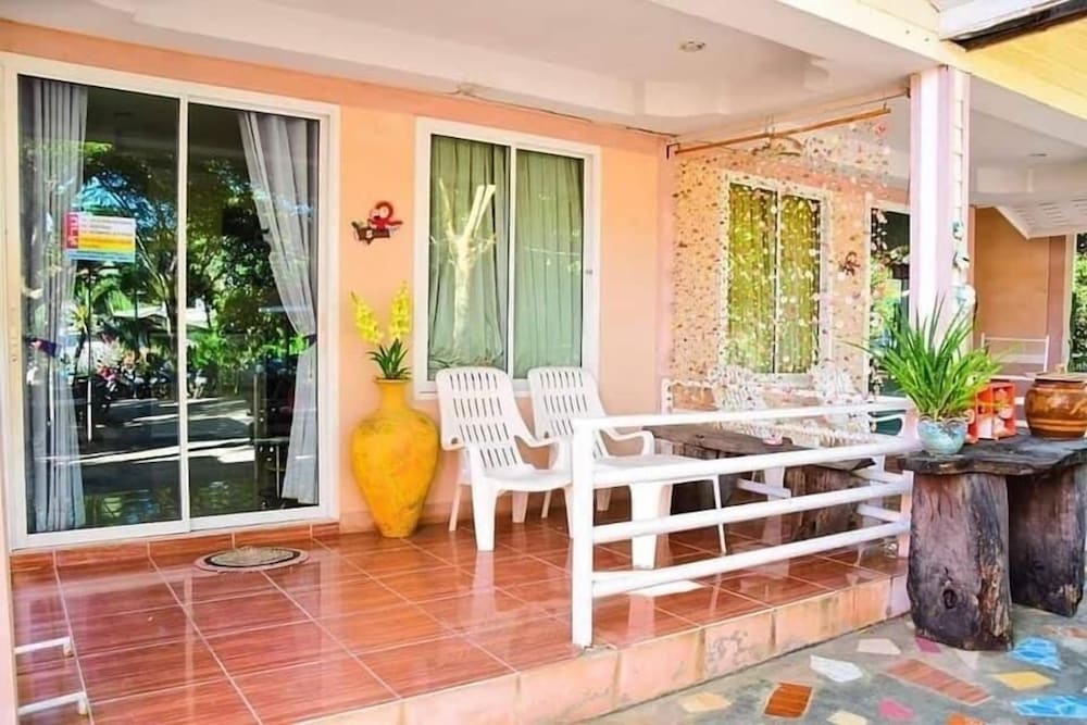Standard Double Room - Photo 13