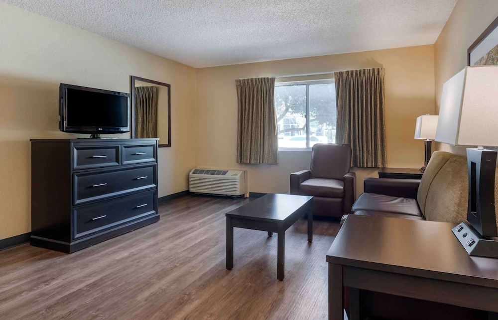 Suite, 1 King Bed with Sofa bed, Non Smoking - Photo 4