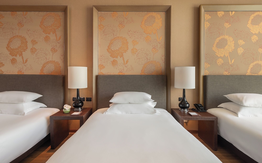 Superior Sky Triple Room