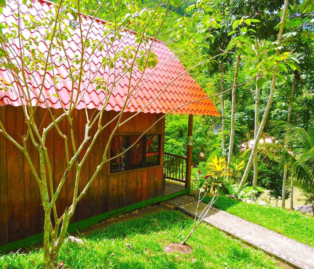Standard Triple Room, Private Bathroom (1 Double and 1 Single Bed) photo 2