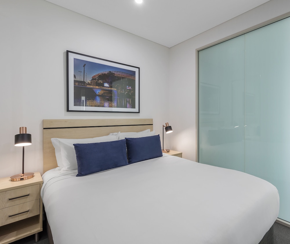Executive 3 Bedrooms - Photo 3