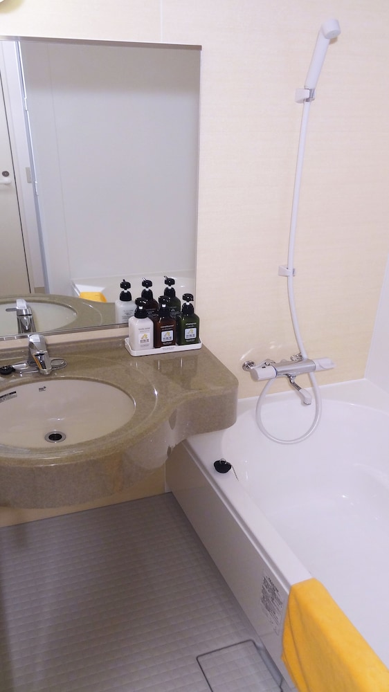 Standard Twin Room, 2 Queen Beds, Non Smoking photo 2