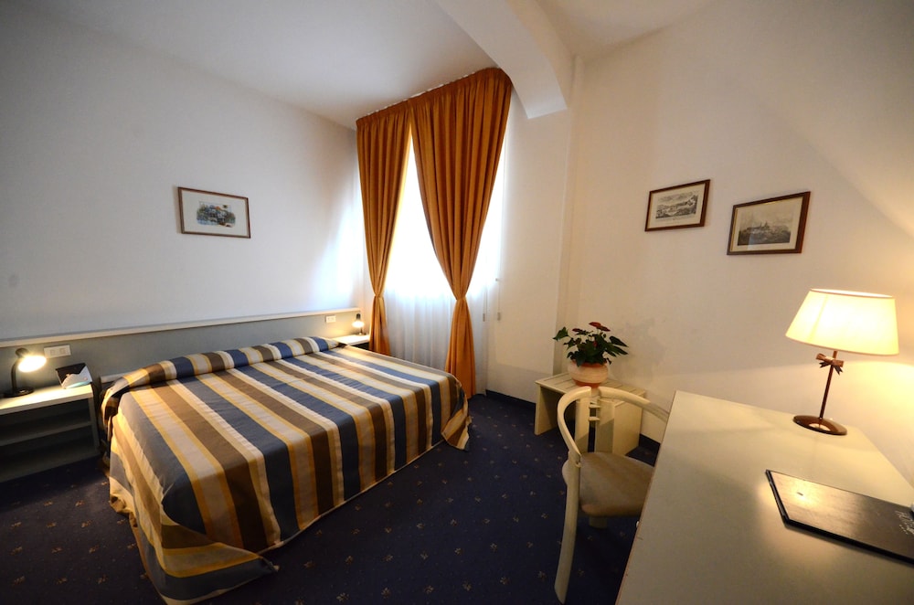Economy Double or Twin Room (moquette) photo 1