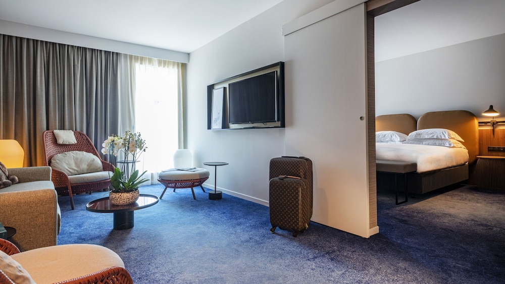 Premium Room - Photo 9