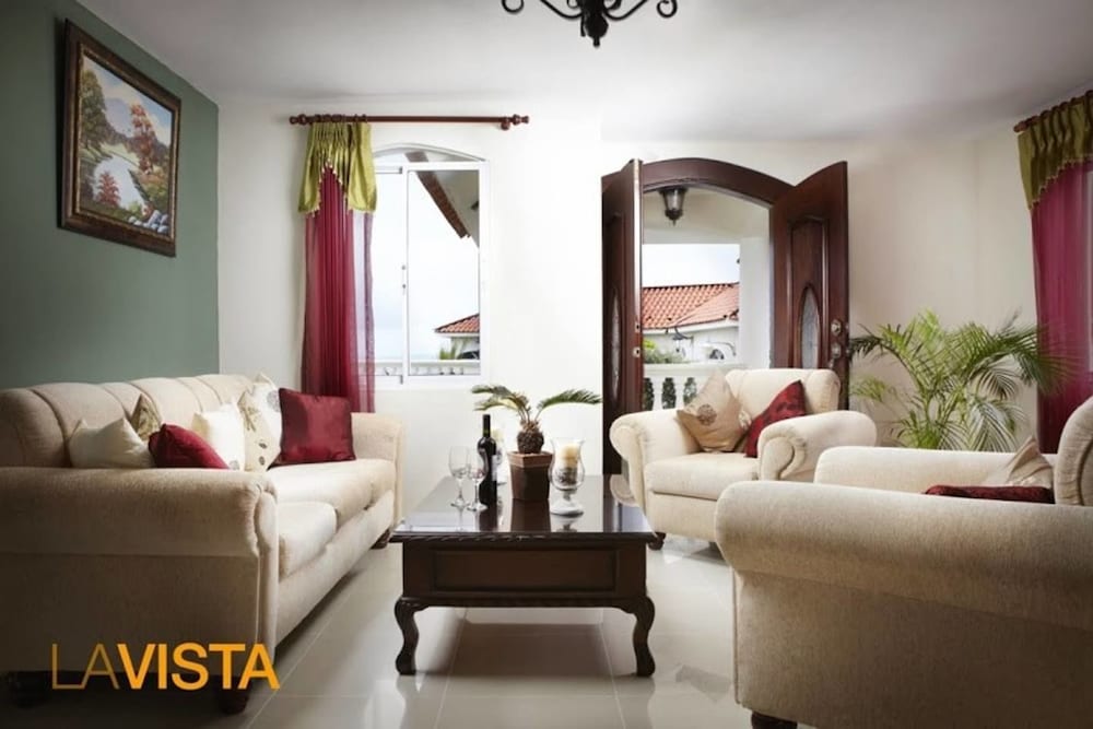 Villa photo 3