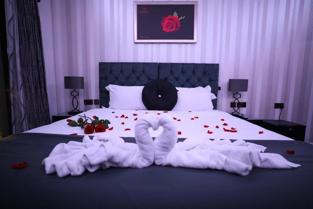 Premium Room, 1 King Bed photo 2