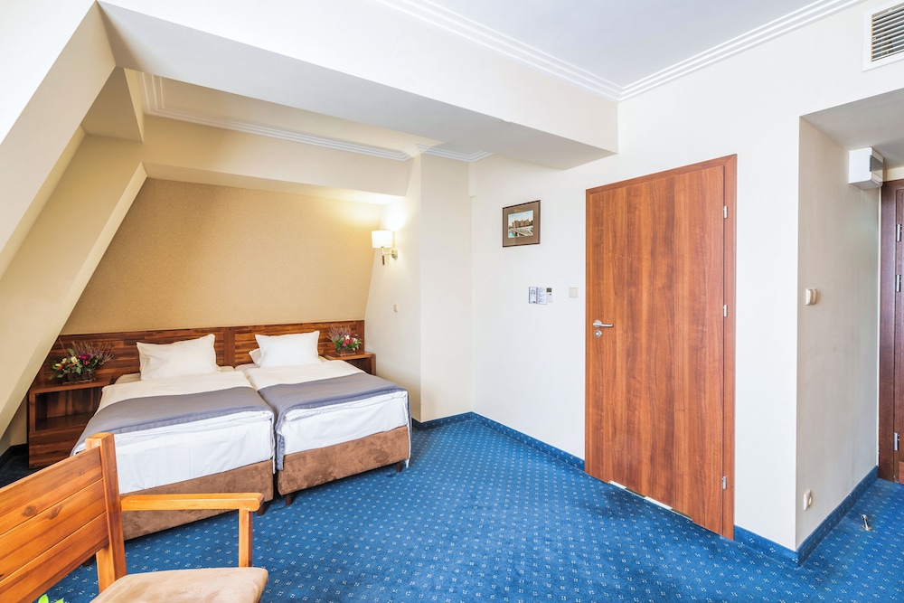 Twin Room - Photo 2