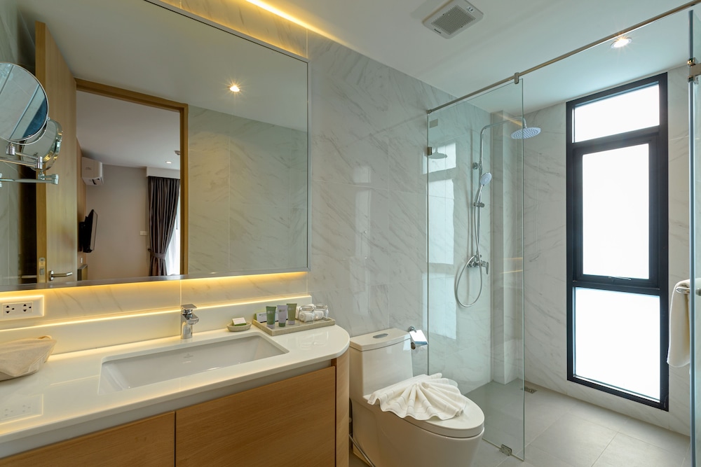 Family Suite, Multiple Beds (Premium, Outdoor Bathtub) photo 2
