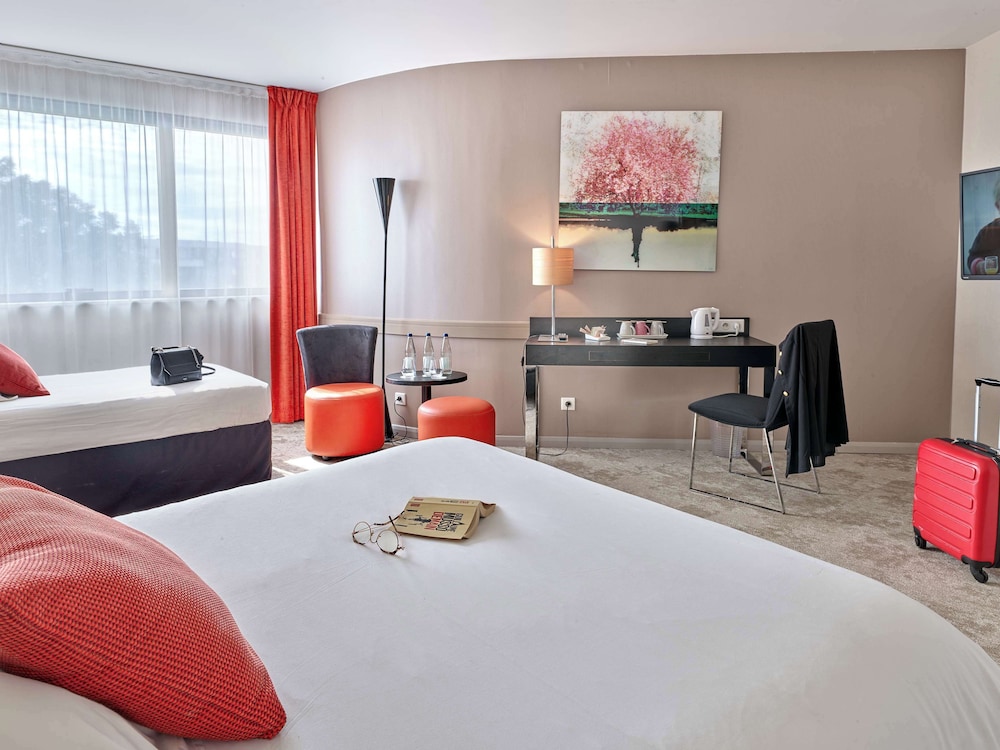 Family Room, Multiple Beds, Non Smoking, Connecting Rooms (Shower Only;Larger Room) - Photo 3