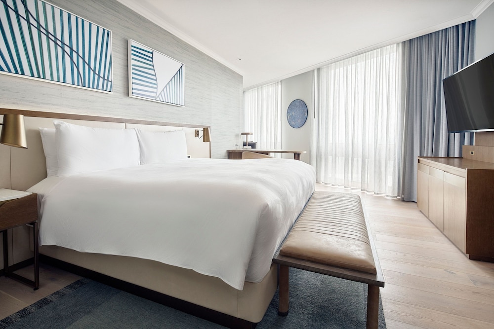 Executive Suite, 1 Bedroom - Photo 1