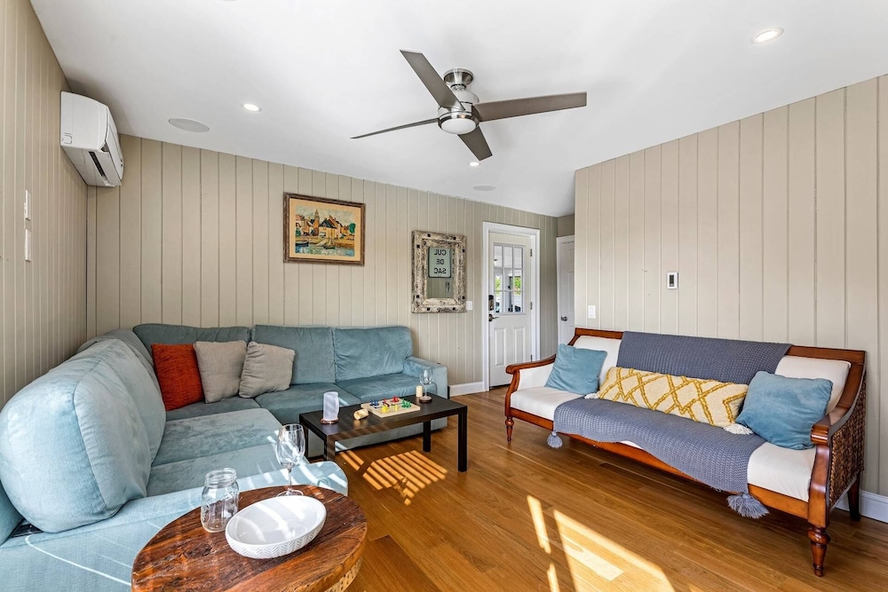 Condo (Sunset Suite) photo 1