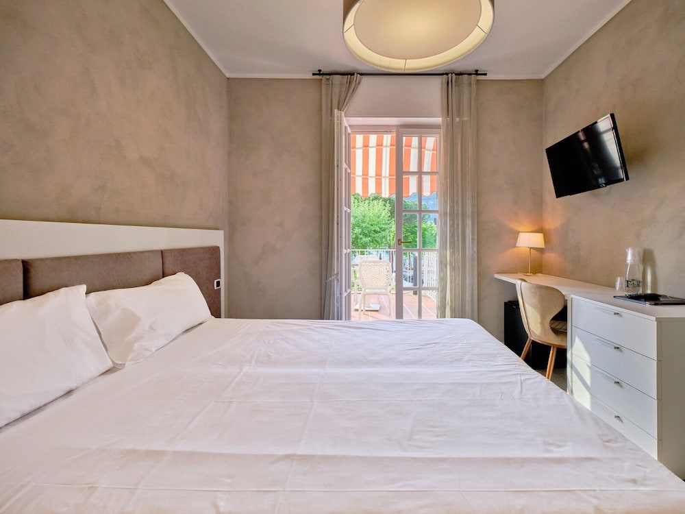 Double or Twin Room, Lake View - Photo 4