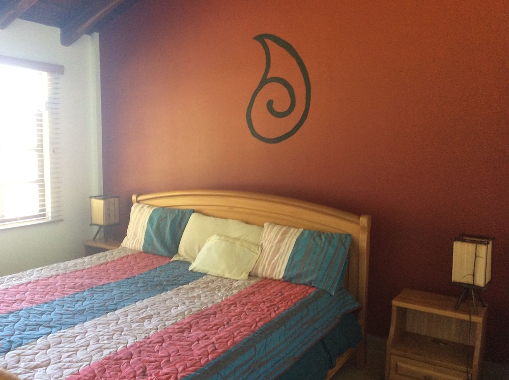 Double Room, 1 King Bed, Shared Bathroom photo 1