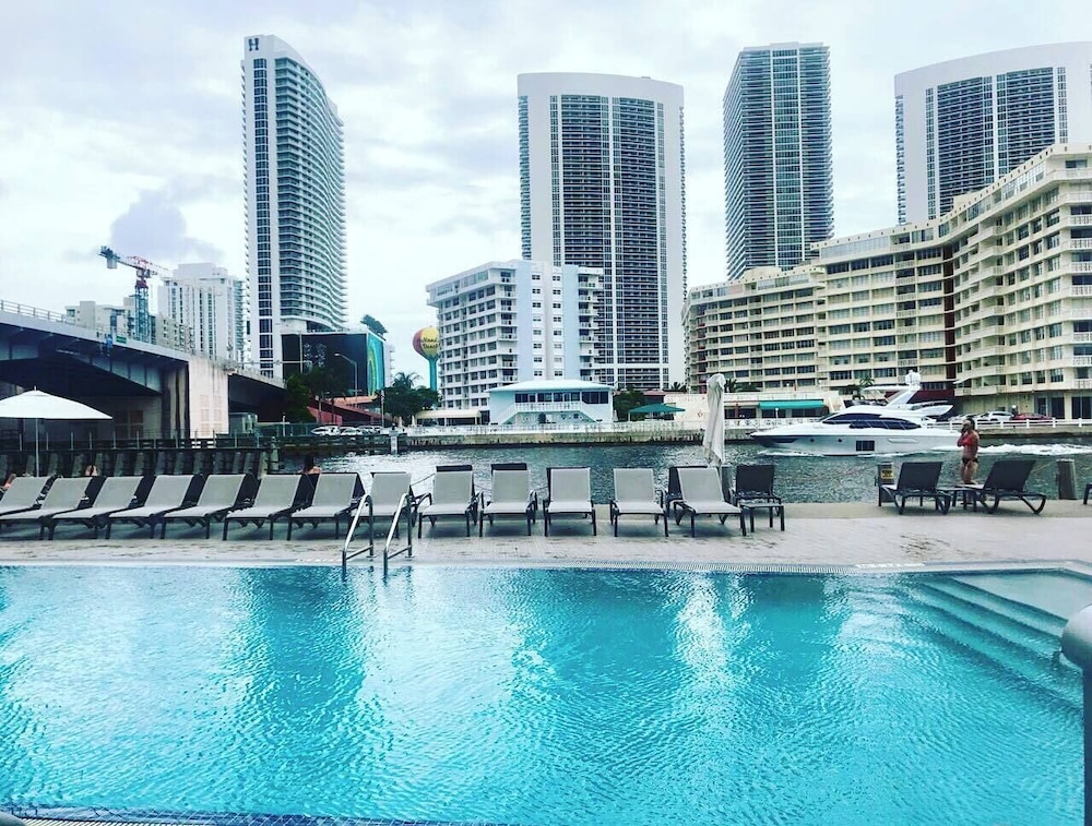 Stunning 2 Bedroom Bay Front Apt w/ Breathless View 1909, Billede 19
