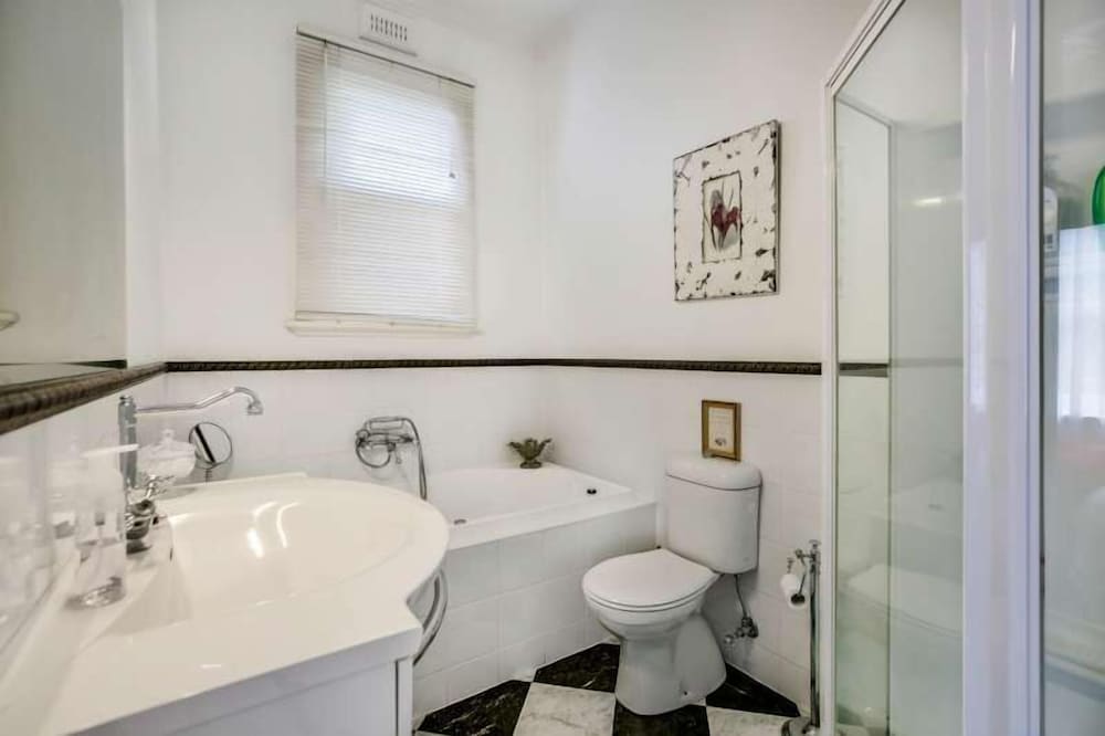 Darcy Suite photo 2
