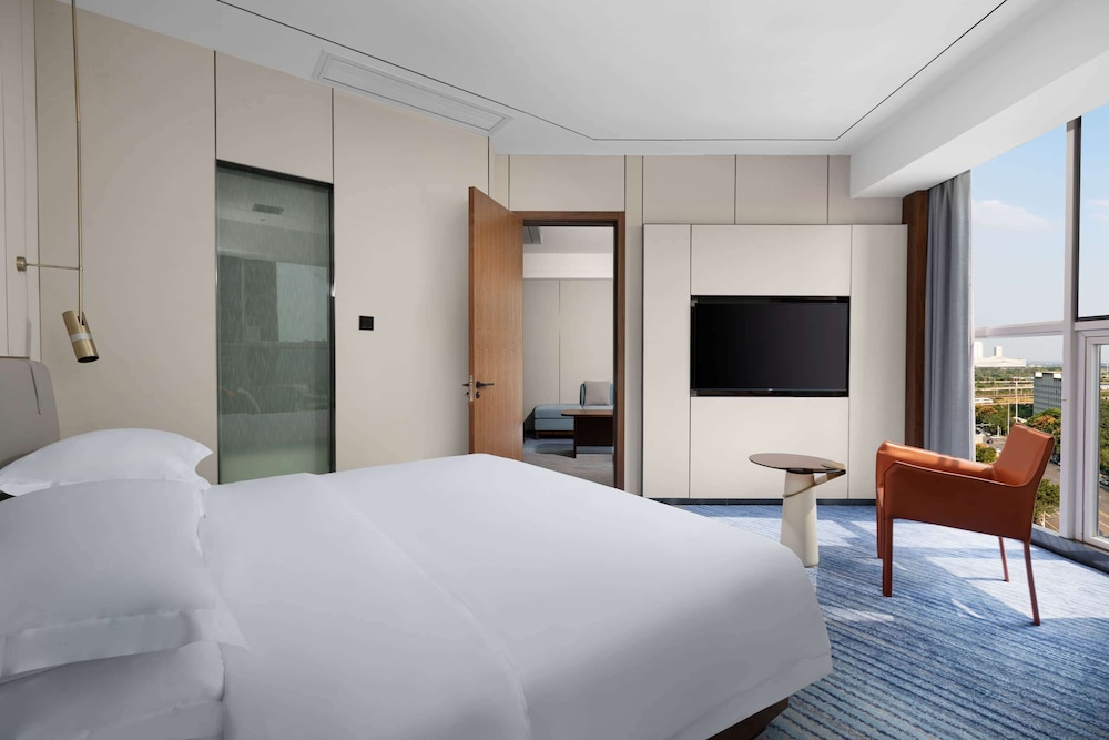 Executive Suite, 1 King Bed, Non Smoking