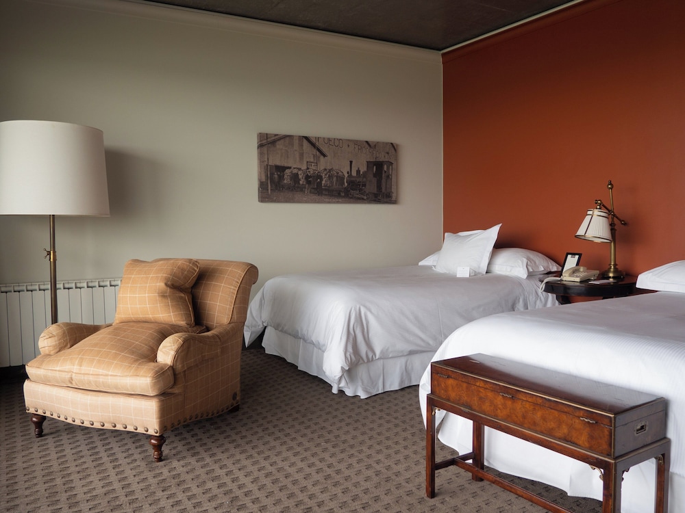 Room, 2 Queen Beds (The Singular) photo 1