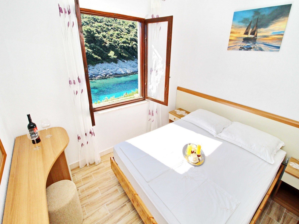 Apartment (Two Bedroom Apartment with Pool and S)