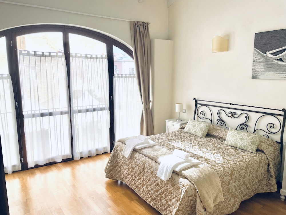Superior Suite, 1 Bedroom, Kitchen, Courtyard View photo 1
