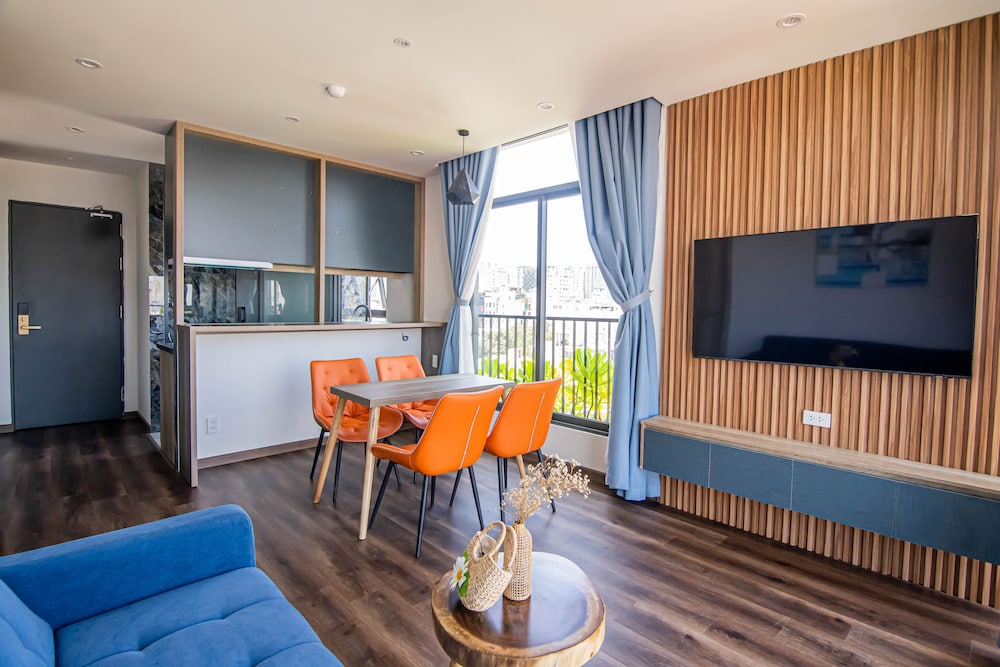 One-Bedroom Suite - Photo 8