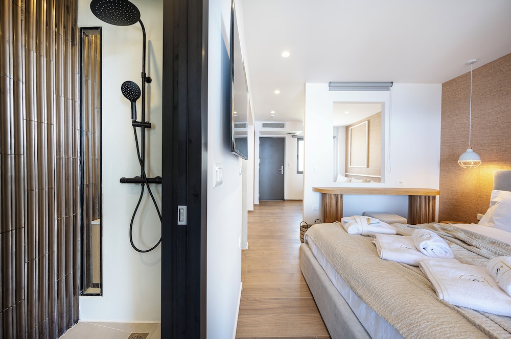 Elegant Suite - Photo 2