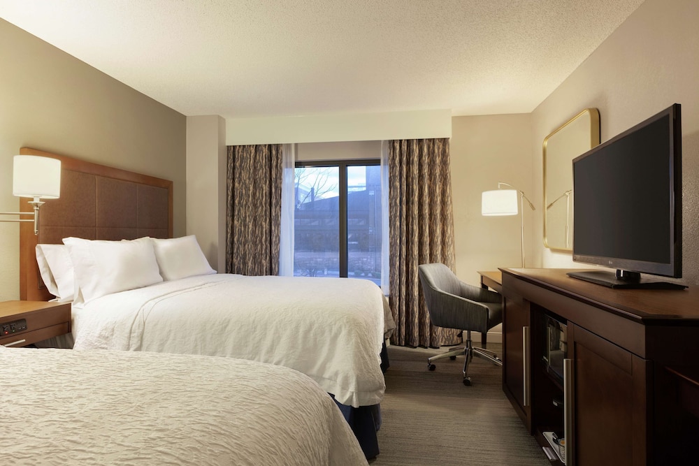 Room, 2 Queen Beds, Accessible, Non Smoking (Roll-in Shower) - Photo 4