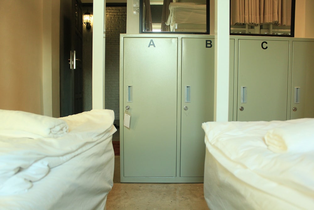 8-Bed Shared Mixed Dormitory photo 3