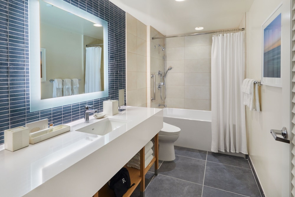 Grand Room, 1 King Bed, Ocean View - Photo 6