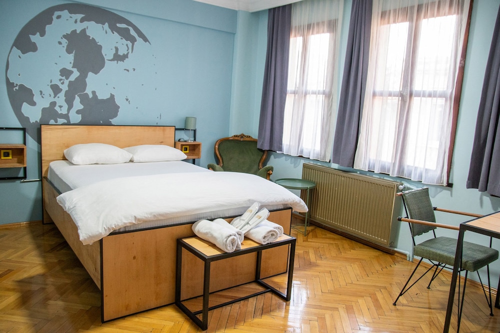 Deluxe Double Room, 1 Queen Bed, City View photo 3