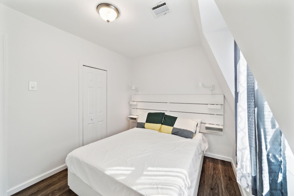 Condo, 1 Bedroom photo 2