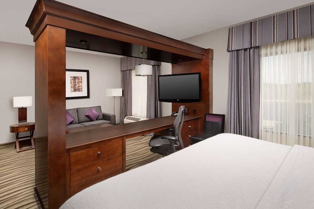 Studio, 1 King Bed, Accessible (Mobility/Hearing, Roll-in Shower) - Photo 2