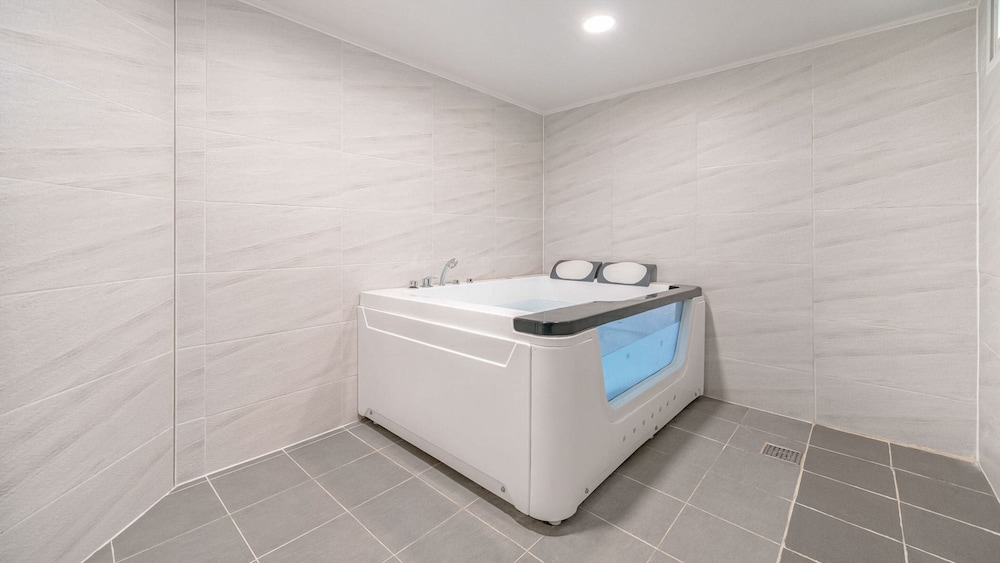 Basic Room, 1 Bedroom (A101) - Photo 9