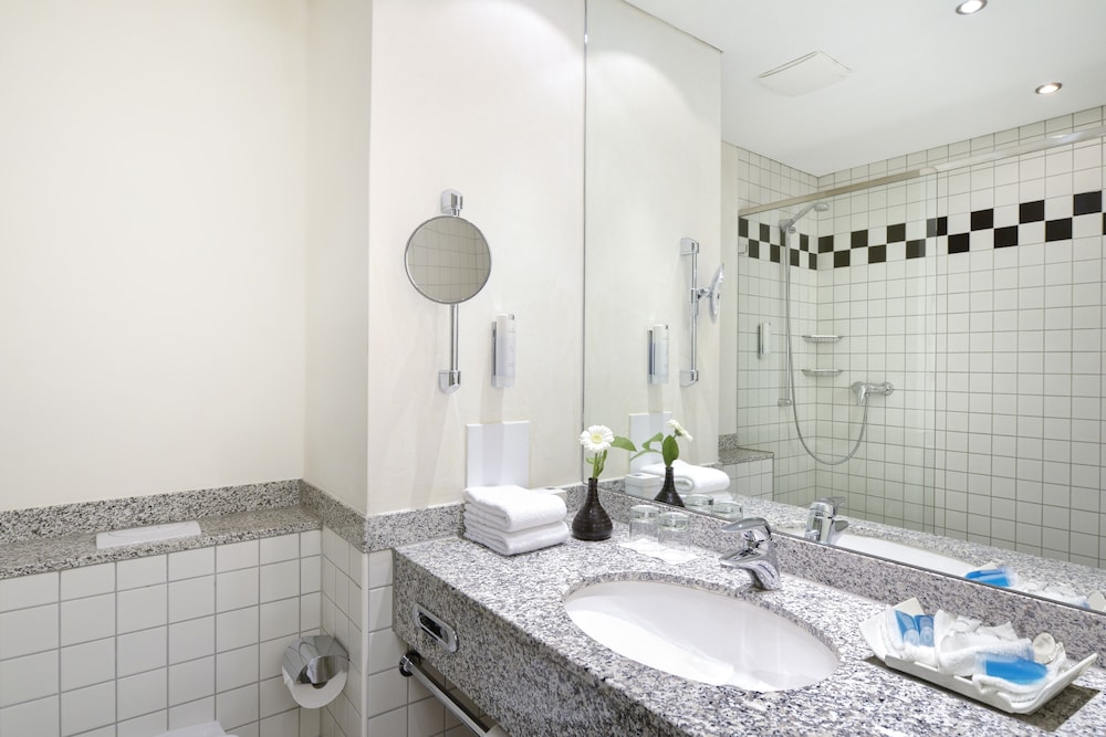 Standard Double or Twin Room - Photo 7