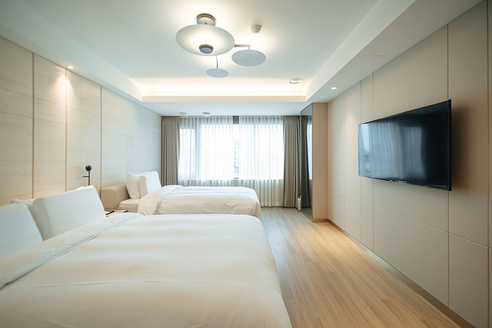 Deluxe Family Twin Room - Photo 2